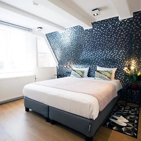 Quentin Leidse Square Hotel 2*