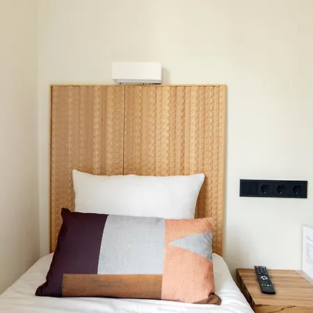 Hotel Quentin Leidse Square 2*