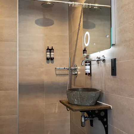 Hotel Quentin Leidse Square 2*
