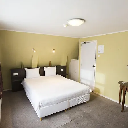 Quentin Golden Bear Hotel