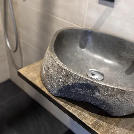 クエンティン　ゴールデン　ベア　ホテル ホテル