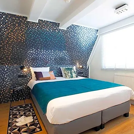 Quentin Leidse Square Hotel 2*