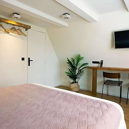 Hotel Quentin Leidse Square 2*