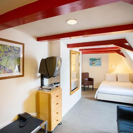 クエンティン　ゴールデン　ベア　ホテル