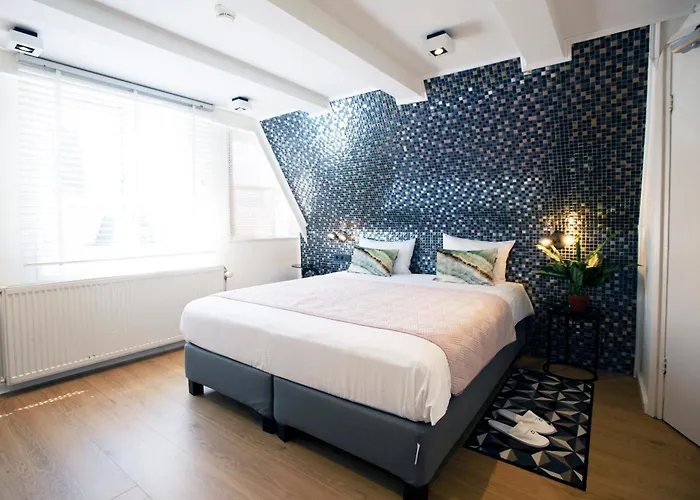 Quentin Leidse Square Hotel 2*