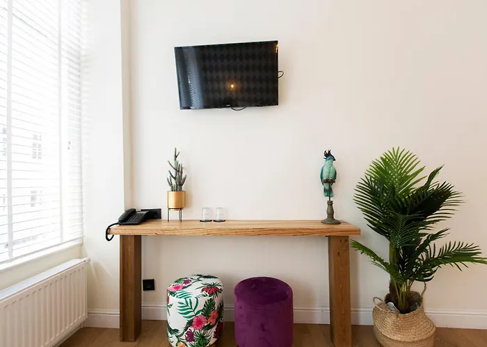 Quentin Leidse Square Hotel 2*