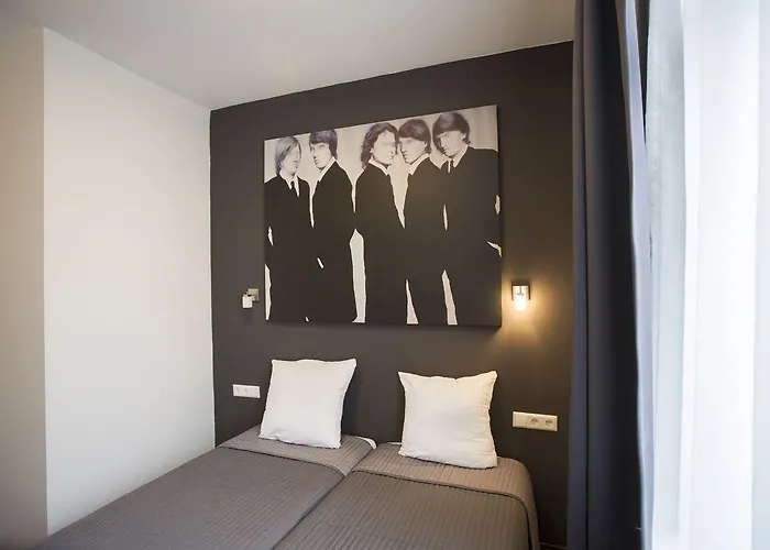 Quentin Leidse Square Hotel 2*