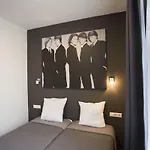 Quentin Leidse Square Hotel 2*