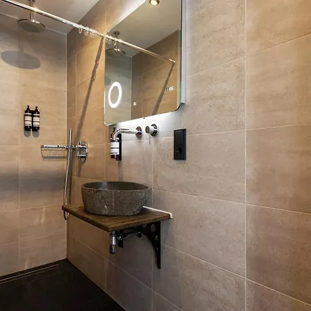 Quentin Leidse Square Hotel 2*