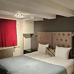 Quentin Leidse Square 2*